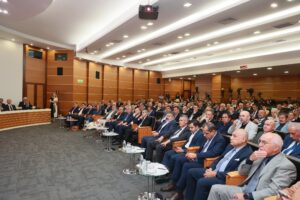 Bahçıvan: Erken sanayisizleşme Türk ekonomisinde birikimlerin kaybıdır 4 ISO Meclis salon