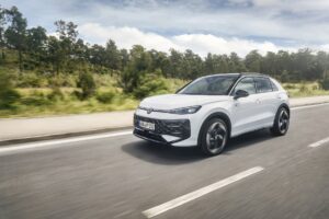 toyota nin hibritine vw nin yaniti golf hibrit ve t roc hibrit208400 1