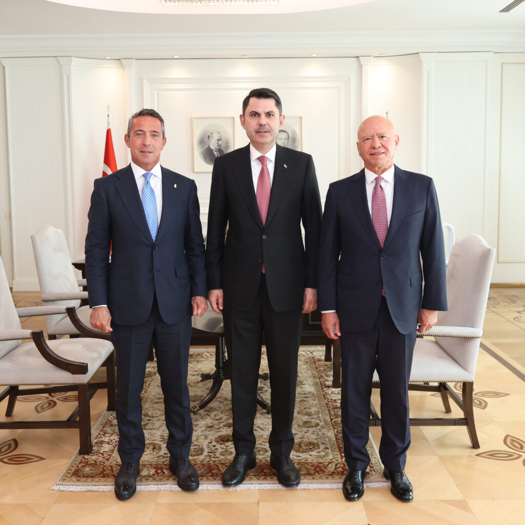 Koç Holding COP31’in küresel iş ortağı oldu 3 Koç Holding, Antalya’da düzenlenecek COP31’in Küresel İş Ortağı oldu. Ali Y. Koç, zirvenin Türkiye’nin yeşil dönüşümü için tarihi bir fırsat olduğunu söyledi. |TÜRKİYE'DE İŞ DÜNYASI DERGİSİ