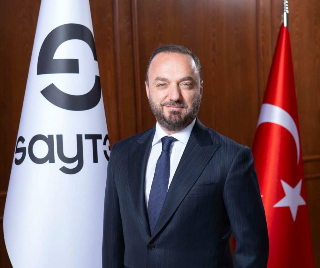 Saytek plastik geri dönüşüm faaliyetleriyle 200 bin tonun üzerinde atığı ekonomiye kazandırdı. Şirket yılda 50 bin ton PET atığını dönüştürüyor.