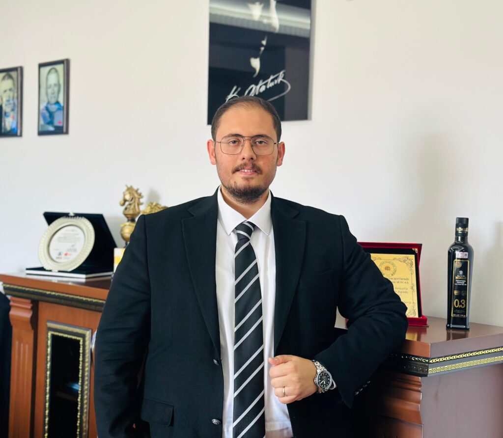 Zeytin ve zeytinyağı sektörünün önde gelen markalarından Köklü Zeytincilik'in Yönetim Kurulu Başkanı Mustafa Kürlek, küresel pazarlarda yaşanan vergi eşitsizlikleri ve sektörün içinde bulunduğu finansal darboğaza ilişkin kritik açıklamalarda bulundu. |TÜRKİYE'DE İŞ DÜNYASI DERGİSİ