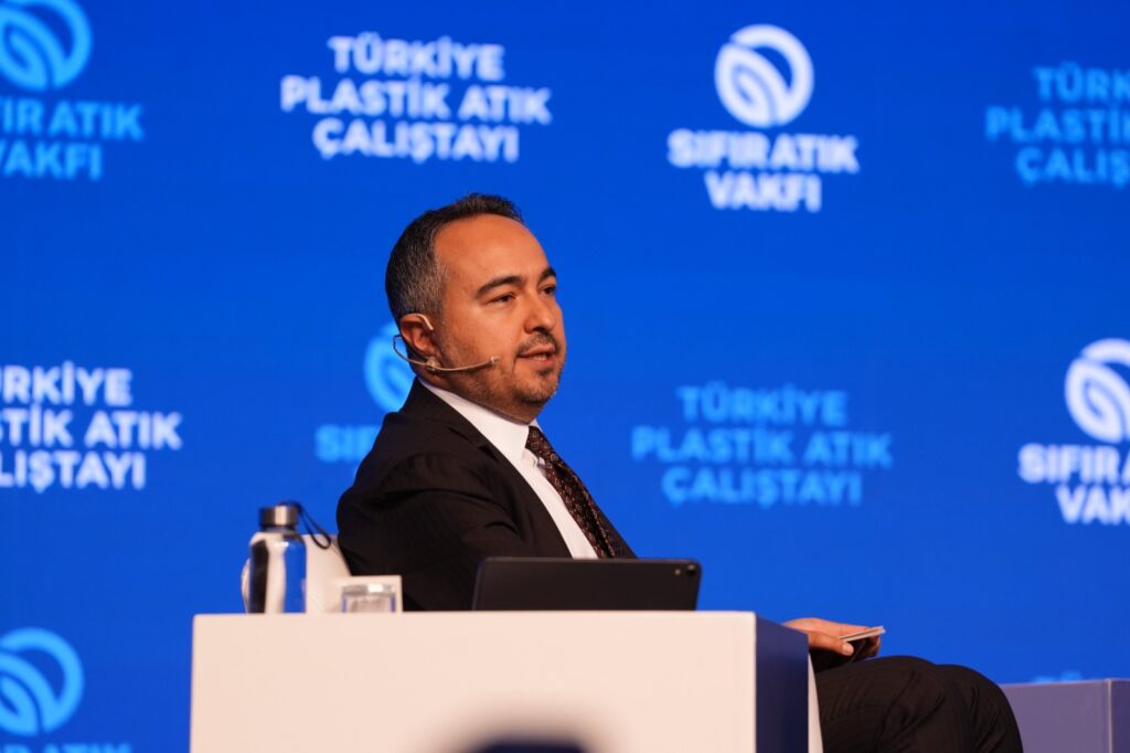 Türkiye Plastik Atık Çalıştayı’nda 2053 vizyonu ele alındı 3 Sıfır Atık Vakfı tarafından “Gelecek İçin Sıfır Atık – Ortak Akıl Platformu” kapsamında düzenlenen Türkiye Plastik Atık Çalıştayı, kamu kurumlarının üst düzey temsilcilerini bir araya getirdi. | TÜRKİYE'DE İŞ DÜNYASI DERGİSİ