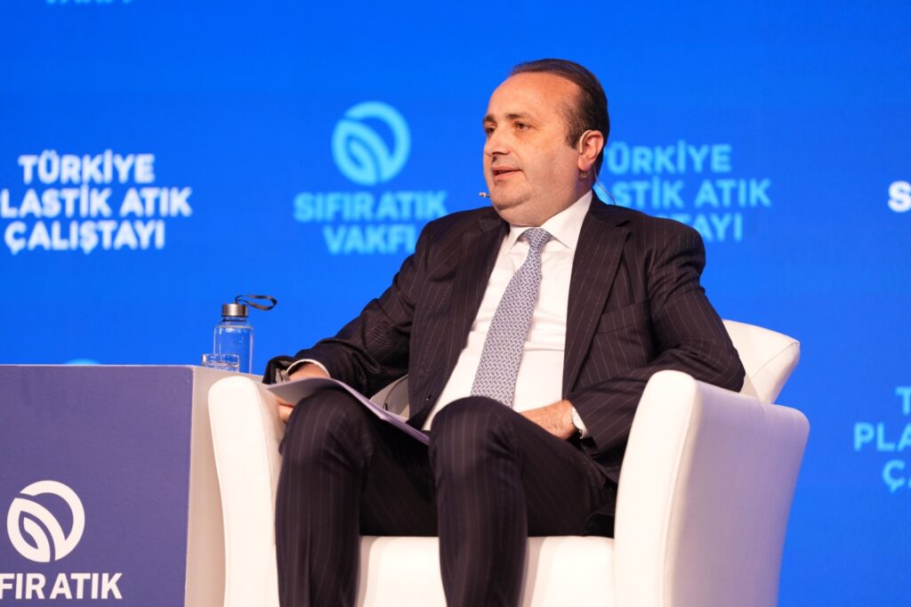 Türkiye Plastik Atık Çalıştayı’nda 2053 vizyonu ele alındı 5 Sıfır Atık Vakfı tarafından “Gelecek İçin Sıfır Atık – Ortak Akıl Platformu” kapsamında düzenlenen Türkiye Plastik Atık Çalıştayı, kamu kurumlarının üst düzey temsilcilerini bir araya getirdi. | TÜRKİYE'DE İŞ DÜNYASI DERGİSİ