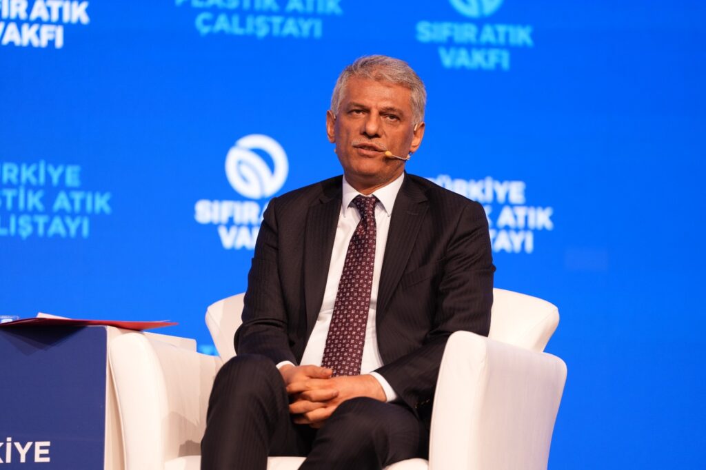 Türkiye Plastik Atık Çalıştayı’nda 2053 vizyonu ele alındı 7 Sıfır Atık Vakfı tarafından “Gelecek İçin Sıfır Atık – Ortak Akıl Platformu” kapsamında düzenlenen Türkiye Plastik Atık Çalıştayı, kamu kurumlarının üst düzey temsilcilerini bir araya getirdi. | TÜRKİYE'DE İŞ DÜNYASI DERGİSİ