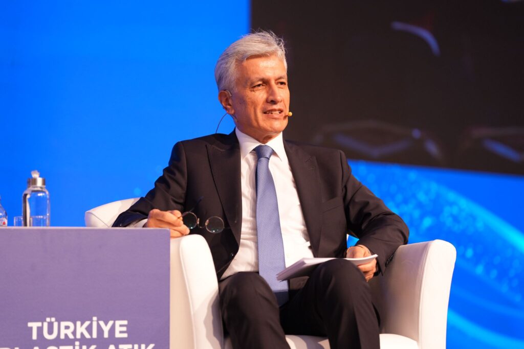 Plastik atıkla mücadelede yerel deneyimler ortak zeminde buluştu 5 Sıfır Atık Vakfı öncülüğünde düzenlenen Türkiye Plastik Atık Çalıştayı, plastik kirliliğiyle mücadelede ulusal politikalar ile yerel uygulamaları aynı zeminde buluşturdu. | TÜRKİYE'DE İŞ DÜNYASI