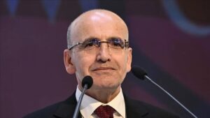 Mehmet Şimşek'ten yeni ekonomi mesajı: "Program aynı kararlılıkla sürecek" 3 bakan simsekten ekonomi mesaji politikalar kararlilikla surecek 1807628 202608061713 20260806171307 1