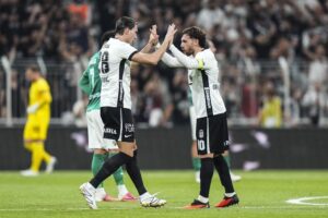 Beşiktaş Litvanya ekibini Dolmabahçe'de farklı geçerek altı da altı yaptı! 4 besiktas tur kapisini ardina kadar araladi dolmabahcede 3 gol ve 1 penalti 1810540 202608202152 20260820215249 7