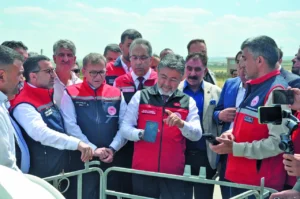 Ahırdaki her hayvana dijital kimlik geliyor: Yeni dönem Kars'tan başladı! 3 buyukbaslar bebek gibi takip edilecek bakan yumakli uygulamayi karsta baslatti 1807884 202608072347 20260807234755 1