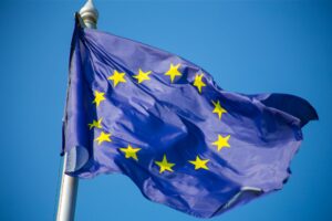 Dikkat çeken tablo: Avrupa’da Türklerin oturum arayışı hızlanıyor 4 european union flag fluttering against blue sky 2048x1365 1