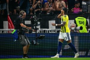 Fenerbahçe Fransa'da tarih yazdı Lyon'u devirip Şampiyonlar Ligi'ne adını yazdırdı 4 fenerbahce lyonu eledi 17 yillik sampiyonlar ligi hasretini bitirdi 1811839 202608262353 20260826235316 8
