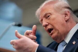 ABD Uluslararası Ticaret Mahkemesi Trump'ın gümrük muafiyetini kaldırma yetkisini onayladı 3 trump itiraf etti ucuncu defa aday olmak cok zor 1808856 202608122350 20260812235001 1 1