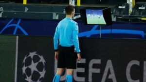 Hakem kararlarında VAR tartışmalarına son verecek adımı atan UEFA, "Clear Line" uygulamasını başlattı 3 uefa yeni kurali duyurdu tum hakemler onayladi clear line devreye girdi 1808566 202608111642 20260811164226 1