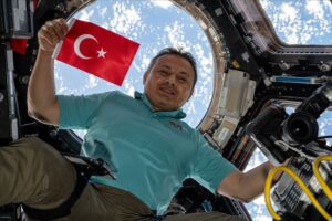 yas kararlari aciklandi turkiyenin ilk astronotu alper gezeravci albayliktan tuggener 1807169 202608041552 20260804155223 3