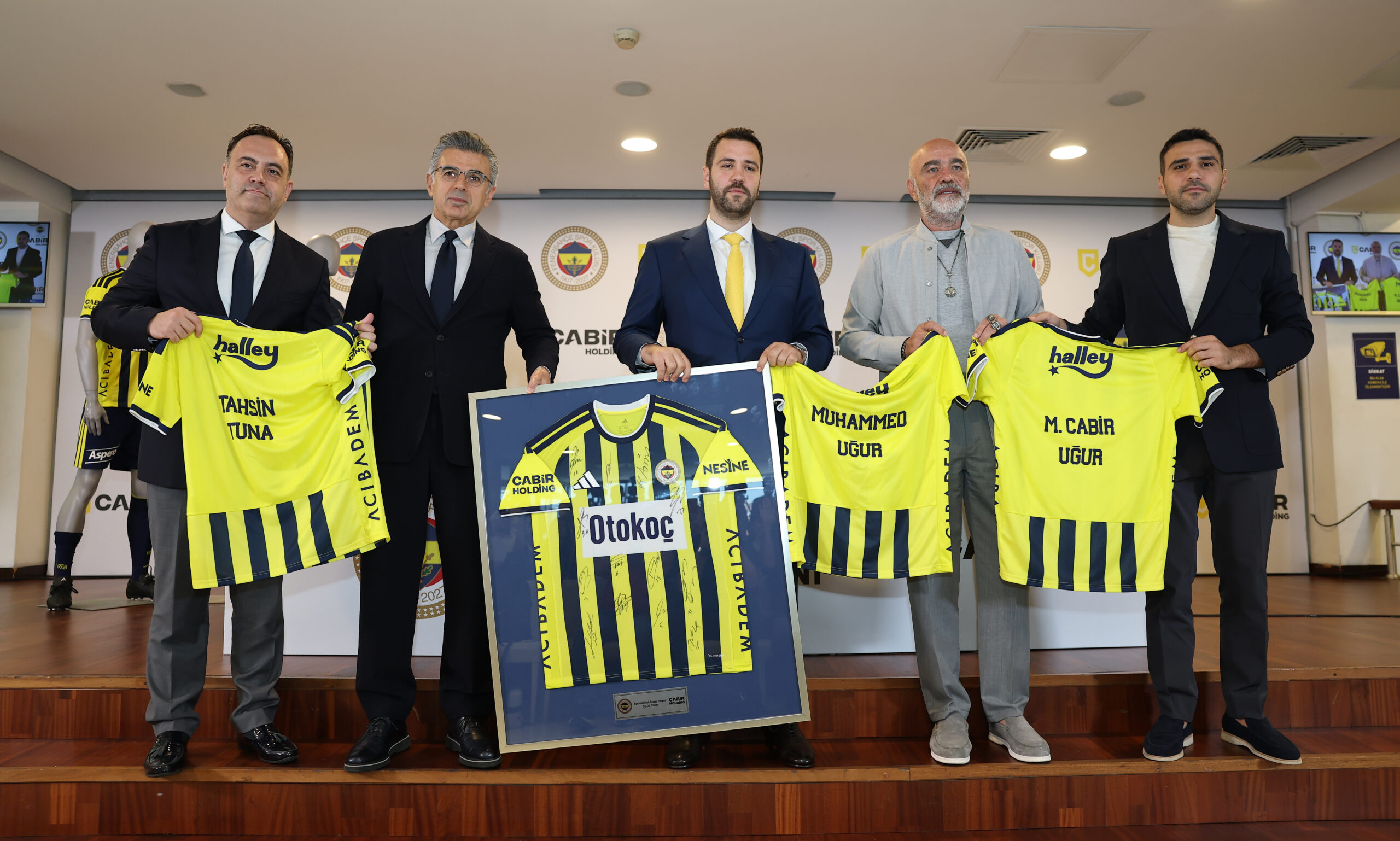 Cabir Holding Fenerbahçe futbol a takımı’nın sağ kol sponsoru oldu. TÜRKİYEDE İŞ DÜNYASI DERGİSİ 