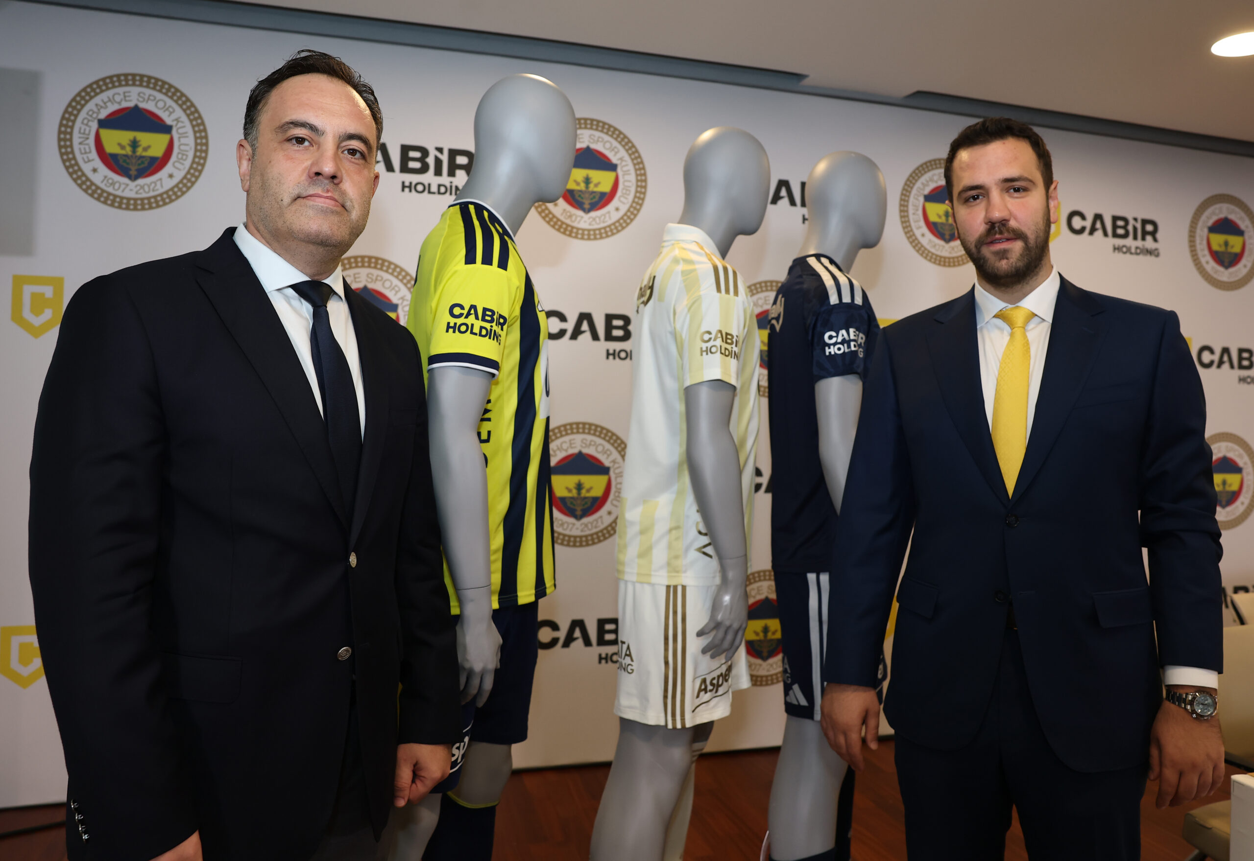 Cabir Holding Fenerbahçe futbol a takımı’nın sağ kol sponsoru oldu. TÜRKİYEDE İŞ DÜNYASI DERGİSİ 