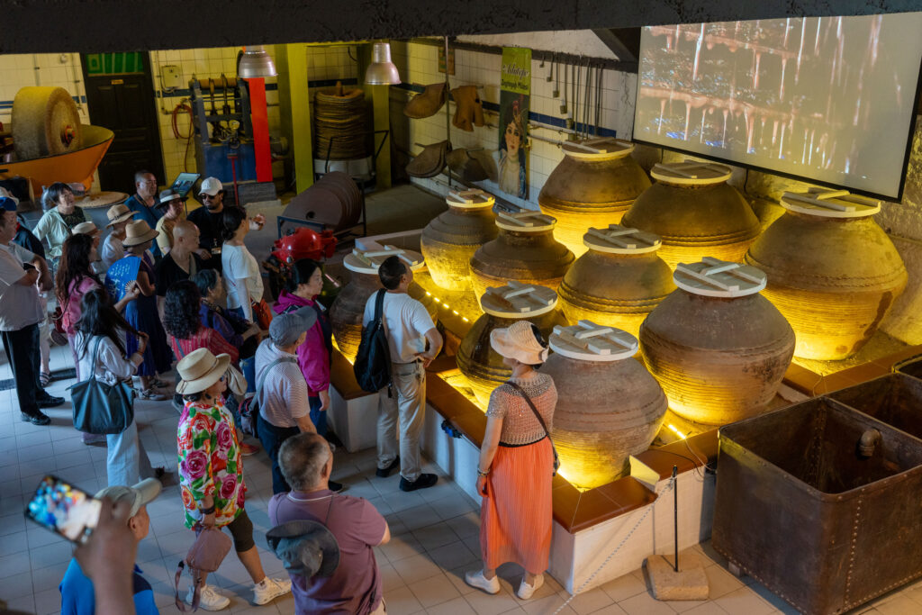 Çinli turistlerin Çanakkale’deki yeni gözdesi zeytinyağı oldu 3 1788774748 G RSEL 6 1