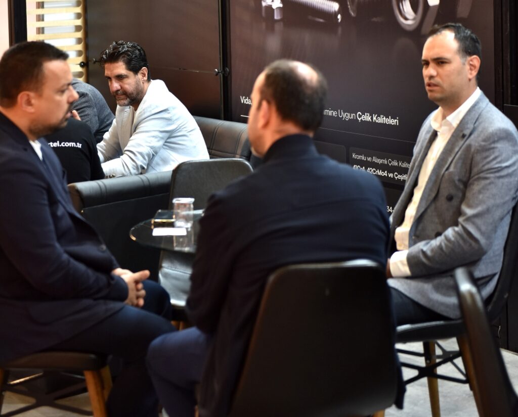 Fastener Expo Eurasia İstanbul’da kapılarını açtı 4 Türkiye bağlantı elemanları sektörünün önemli buluşmalarından Fastener Expo Eurasia, İstanbul’da başladı. Yaklaşık 3 milyar dolarlık pazar büyüklüğüne sahip sektörün üretim, ihracat ve yüksek katma değerli teknoloji kapasitesi fuarda uluslararası alıcılarla buluştu. - Türkiye'de İş Dünyası Dergisi