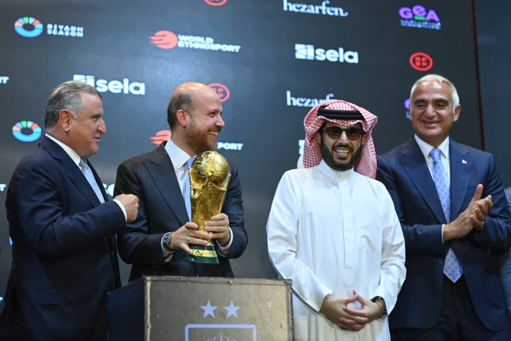 İspanya Süper Kupası İstanbul’a geliyor: Futbolun devleri Türkiye’de sahne alacak 4 Barcelona, Real Madrid, Real Sociedad ve Atlético Madrid’in mücadele edeceği İspanya Süper Kupası, 2-7 Şubat 2027 tarihlerinde İstanbul’da düzenlenecek. -Türkiye'de İş Dünyası Dergisi