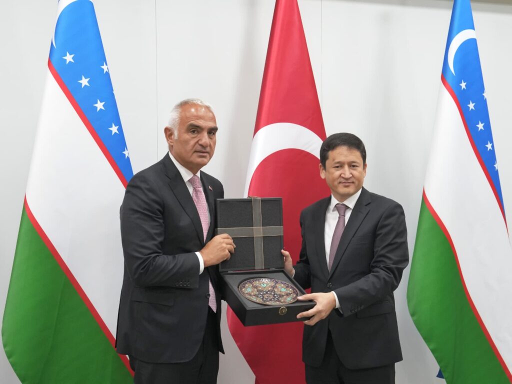 Türkiye ile Özbekistan arasında turizm ve kültür iş birliği güçleniyor 4 Kültür ve Turizm Bakanı Mehmet Nuri Ersoy, Taşkent temaslarında turizm, yayıncılık ve kültür alanındaki iş birliklerini değerlendirdi. TEDA kapsamında Özbekistan’da 25 esere çeviri desteği verildi.-Türkiye'de İş Dünyası Dergisi