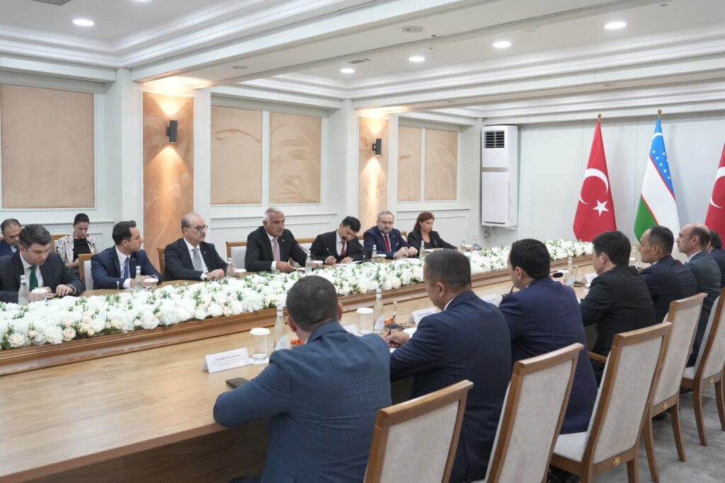 Türkiye ile Özbekistan arasında turizm ve kültür iş birliği güçleniyor 3 Kültür ve Turizm Bakanı Mehmet Nuri Ersoy, Taşkent temaslarında turizm, yayıncılık ve kültür alanındaki iş birliklerini değerlendirdi. TEDA kapsamında Özbekistan’da 25 esere çeviri desteği verildi.-Türkiye'de İş Dünyası Dergisi