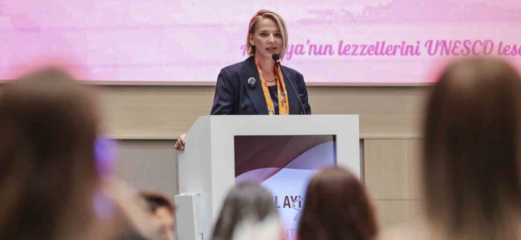 Hatice Öz’den kadın girişimcilere karar mekanizmalarında daha fazla temsil çağrısı 3 ATSO Başkan Adayı Hatice Öz, kadın girişimcilerle buluşarak finansmana erişim, dijital dönüşüm ve karar mekanizmalarında daha fazla temsil hedeflerini anlattı.