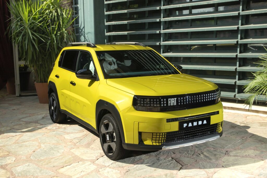 FIAT’tan eylüle özel elektrikli otomobil kampanyası 4 FIAT, eylül kampanyası kapsamında Grande Panda Elektrikli ve Topolino modellerinde kredi ve nakit indirim seçenekleri sundu. Grande Panda Elektrikli 100 bin TL nakit indirimle 1 milyon 544 bin 900 TL’den başlayan fiyatlarla satışa sunulurken, Topolino’da 50 bin TL indirim veya düşük faizli kredi seçeneği öne çıktı.