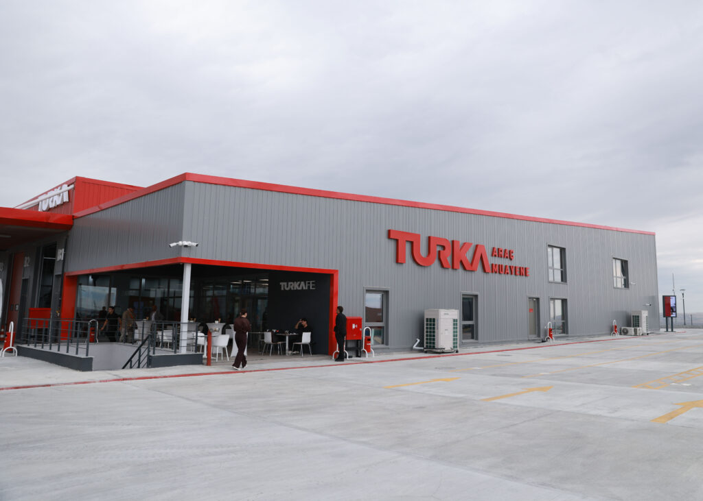 TURKA ve Altınay Robot’tan araç muayenesinde teknoloji iş birliği 4 TURKA ile Altınay Robot Teknolojileri, araç muayenesinde yapay zekâ ve robotik sistemlerin kullanımına yönelik iş birliği yaptı. Türkiye’de geliştirilecek teknolojinin yurt dışına ihraç edilmesi hedefleniyor. -Türkiye'de İş Dünyası Dergisi