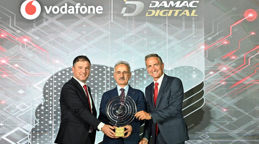 Vodafone’dan İzmir’e 100 milyon dolarlık veri merkezi yatırımı 3 Maan Manna Abdulkadir Uraloglu Engin Aksoy scaled e1788518528526