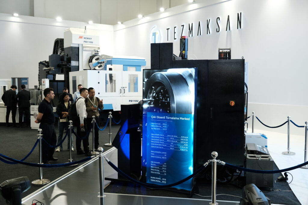 Tezmaksan, MAKTEK Avrasya 2026’da CNC, robotik otomasyon ve yerli yazılım çözümlerini tanıttı. CubeBOX™ ihracatı 46 ülkeye ulaşırken şirket Uzak Doğu’da büyümeyi hedefliyor.