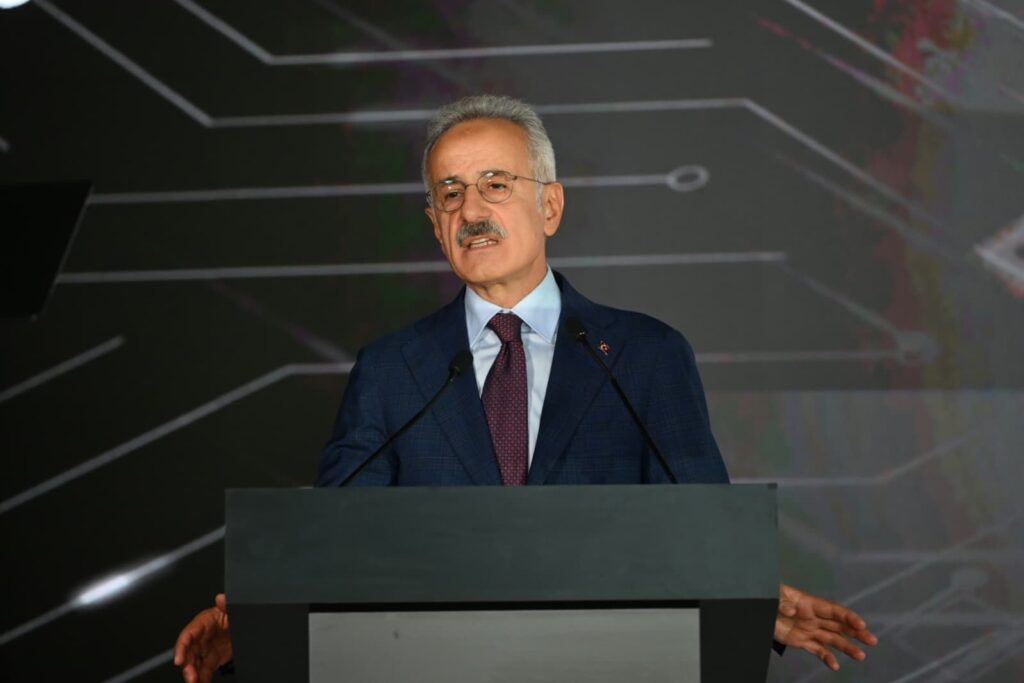 Vodafone’dan İzmir’e 100 milyon dolarlık veri merkezi yatırımı 4 Ulastirma ve Altyapi Bakani Abdulkadir Uraloglu