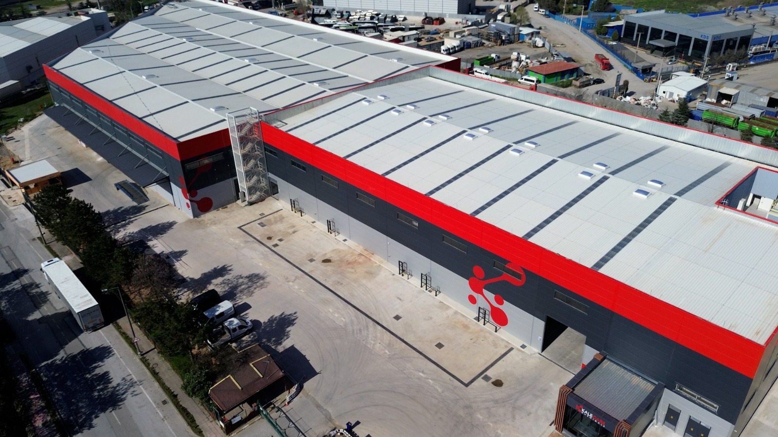 Kale Care Chemicals Gebze’deki ikinci tesis yatırımıyla yıllık üretim kapasitesini 100 bin tona çıkarıyor. TÜRKİYEDE İŞ DÜNYASI DERGİSİ Kale Care Chemicals Gebze’deki ikinci tesis yatırımıyla yıllık üretim kapasitesini 100 bin tona çıkarıyor. TÜRKİYEDE İŞ DÜNYASI DERGİSİ