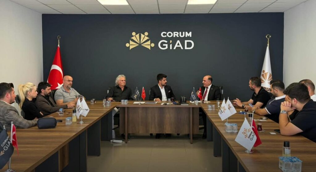 Çorum’dan Ortadoğu’ya yeni ticaret köprüsü 4 USİAD Genel Başkanı Nevaf Kılıç, Çorum’un üretim ve sanayi gücünü Irak başta olmak üzere Ortadoğu pazarlarıyla buluşturacaklarını açıkladı. ÇorumGİAD ile iş ve yatırım heyetleri ile B2B görüşmeleri planlanıyor.