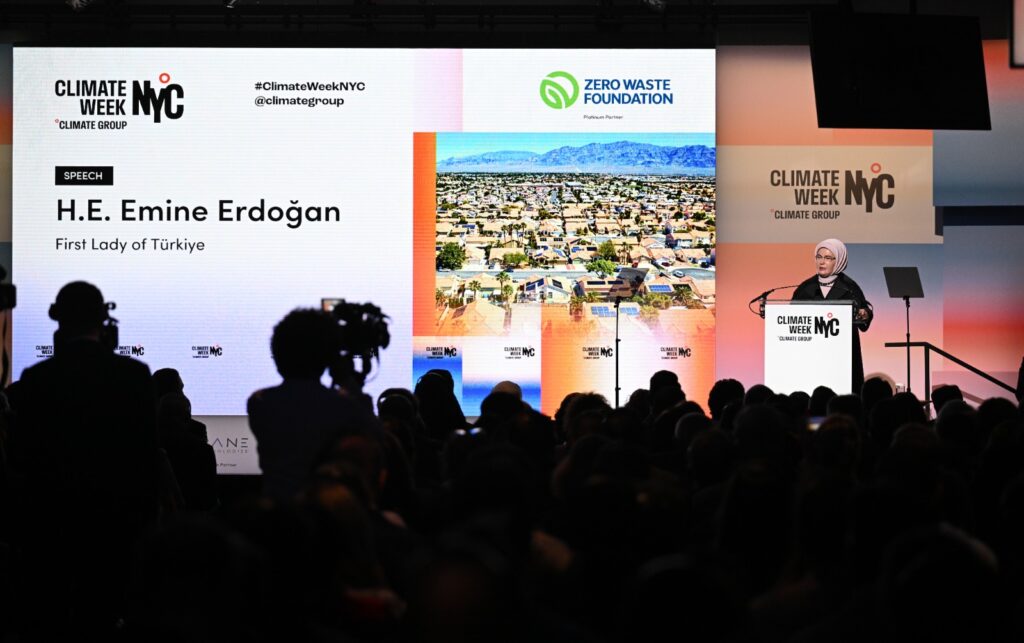 New York İklim Haftası’nda Emine Erdoğan’ın Sıfır Atık vizyonu, COP31 hazırlıkları, enerji dönüşümü ve iklim yatırımları uluslararası platformlarda ele alındı. - TÜRKİYEDE İŞ DÜNYASI