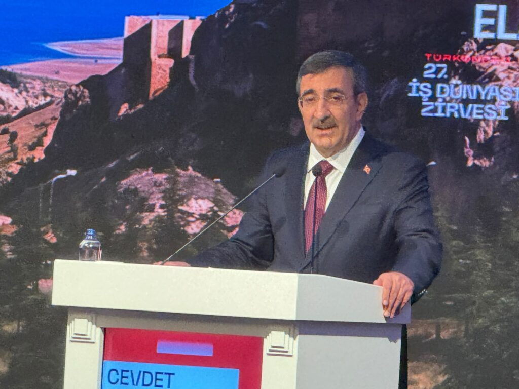 Cumhurbaşkanı Yardımcısı Cevdet Yılmaz, TÜRKONFED 27. İş Dünyası Zirvesi’nde 2026 büyüme ve milli gelir beklentilerini açıkladı; ekonomik güvenlik ve dayanıklılık mesajı verdi. -Türkiye'de İş Dünyası Dergisi