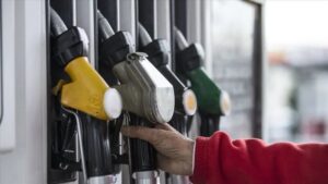 Petrol fiyatları 100 dolara dayandı: Akaryakıtta gözler pompaya çevrildi 4 akaryakit icin kotu haber petrol 100 dolara dayandi 1814718 202609090614 20260909061401 2