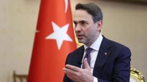 Bakan Bayraktar iddialara cevap verdi: Türkiye tarihinin en ucuz elektrik alım sözleşmesi imzalandı 3 bakan bayraktar iddialara cevap verdi bugune kadarki en dusuk fiyattan alim yapilacak 1813419 20260903032144