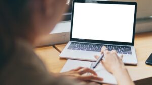 Dikkat çeken araştırma: Tatil dönüşü çalışan performansında düşüş oluyor 4 bilgisayar laptop 1475196