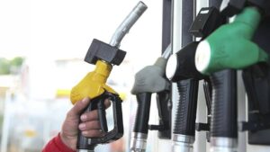 Motorine indirim geliyor: Litre fiyatı 100 TL'nin altına geriliyor 3 bir zam daha akaryakit tabelalari gece yarisindan itibaren degisecek 1806915 202608031536 20260803153629 1