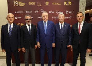 Erdoğan New York'ta iş dünyasıyla bir araya geldi: "100 milyar dolarlık hedefe ulaşacağız" 3 cumhurbaskani erdogan new yorkta is adamlariyla bulustu 1818087 202609232139 20260923213908 1