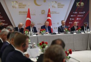 Erdoğan New York'ta iş dünyasıyla bir araya geldi: "100 milyar dolarlık hedefe ulaşacağız" 5 cumhurbaskani erdogan new yorkta is adamlariyla bulustu 1818087 202609232139 20260923213908 4