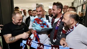 Trabzonspor'da Thomas Reis dönemi resmen başladı Alman teknik adam şehre ayak bastı 3 eac09a7cf30cb01a8ac5c0c5a790becf