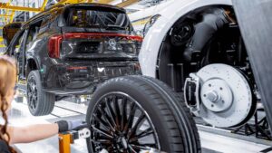 mercedes iki fabrikasini kapatabilir otomotiv devi cikmaza girdi211008 1