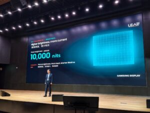 samsung dan 10 000 nit parlakliga cikan akilli telefon ekrani210437 0