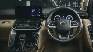 Toyota tarihin en güçlü Land Cruiser modelini tanıttı 4 toyota tarihin en guclu land cruiser ini tanitti 457 beygir guc210613 3