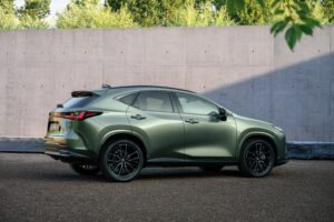 Makyajlanan Lexus NX tanıtıldı: 100 kilometre elektrikli menzili ve yeni kabiniyle sahnede 3 yeni lexus nx tanitildi 100 km elektrikli menzil ve yeni kabin209986 2