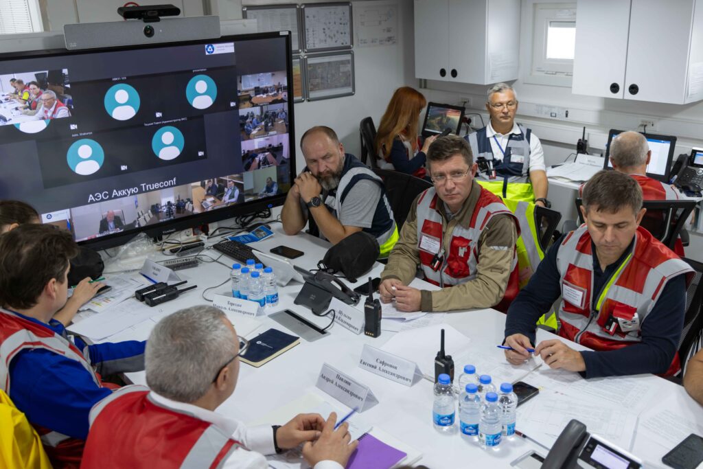 Akkuyu NGS’de 1. Güç Ünitesi öncesi tam kapsamlı tatbikat 1 Akkuyu NGS’de 1. Güç Ünitesi’nin işletmeye alınması öncesinde acil durum, yangın ve arama-kurtarma senaryolarını kapsayan tam kapsamlı tatbikat gerçekleştirildi. -Türkiye'de İş Dünyası Dergisi