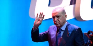 Cumhurbaşkanı Erdoğan: Fon piyasasındaki sorunu kontrol altına aldık 3 Cumhurbaşkanı Erdoğan, Türkiye’nin ileri teknoloji yatırımlarını hızlandırması gerektiğini belirterek 2030 için 100 bin teknoloji girişimi hedefini açıkladı.