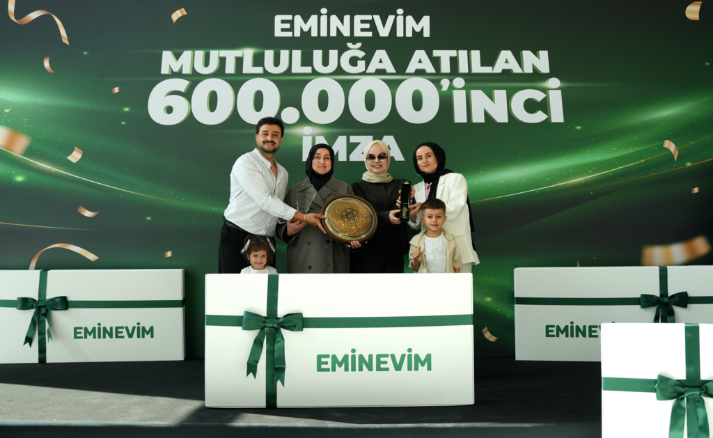 Eminevim 600 bininci teslimatını gerçekleştirdi 3 Eminevim, toplam teslimat sayısını 600 bine çıkardı. Şirket, 2026 yılının ilk dokuz ayında 190 bini aşkın teslimat gerçekleştirdiğini açıkladı.