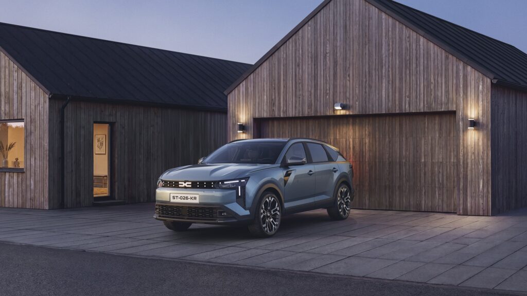 OYAK Renault Otomobil Fabrikaları’nda üretilen Dacia Striker, Paris Otomobil Fuarı’nda dünya prömiyerini yaptı. Modelin Aralık 2026’da Türkiye’de satışa çıkması planlanıyor. türkiyede iş dünyası