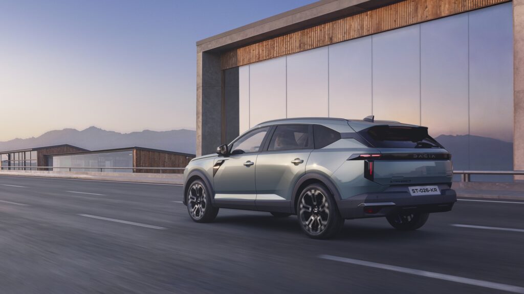 OYAK Renault Otomobil Fabrikaları’nda üretilen Dacia Striker, Paris Otomobil Fuarı’nda dünya prömiyerini yaptı. Modelin Aralık 2026’da Türkiye’de satışa çıkması planlanıyor. türkiyede iş dünyası